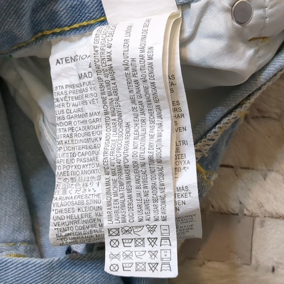 Disney Mickey Mouse Women's Size XXL Light Embroidered Denim Shorts - Picture 8 of 9